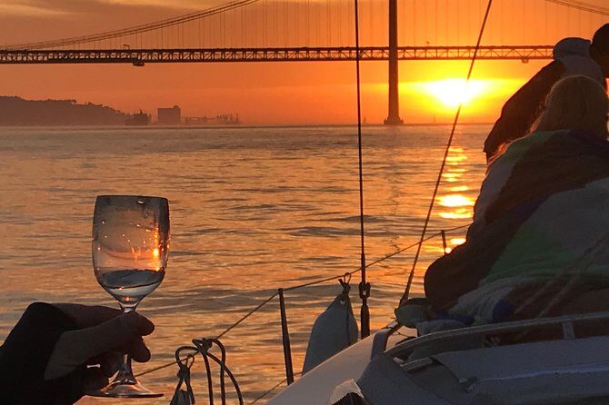 2 Hour Lisbon Sunset and Wine Sailing Tour - Introduction
