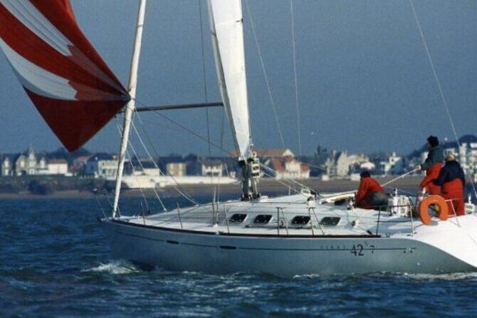 2-hour sunset tour by sailboat with aperitif. - FAQ