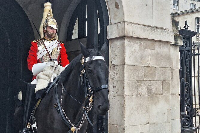 2 Hour Walking Tour from Buckingham Palace to Big Ben - The Itinerary: What to Expect at Each Stop