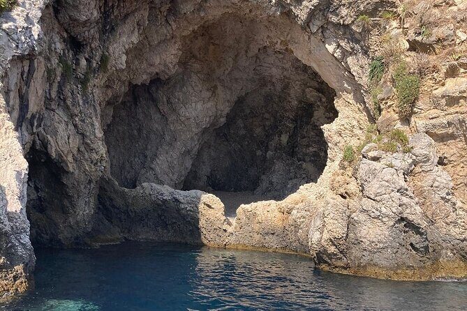 2-Hours Excursion to the Blue Grotto of Taormina in Isola Bella - FAQ