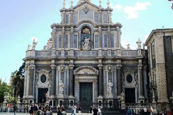 2 Hours Guided Group Tour in Catania - Exploring Catania: What the Tour Offers