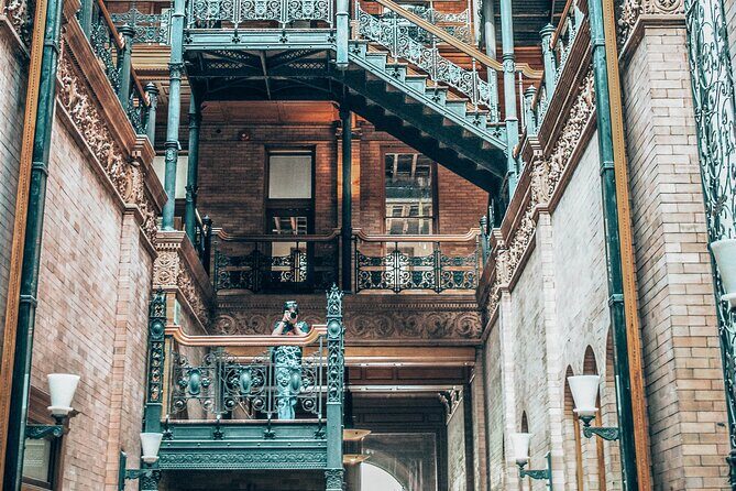 2 Hours History Golden Era and Finest Architectural Tour in Los Angeles - Discovering Downtown LA’s Architectural Treasures