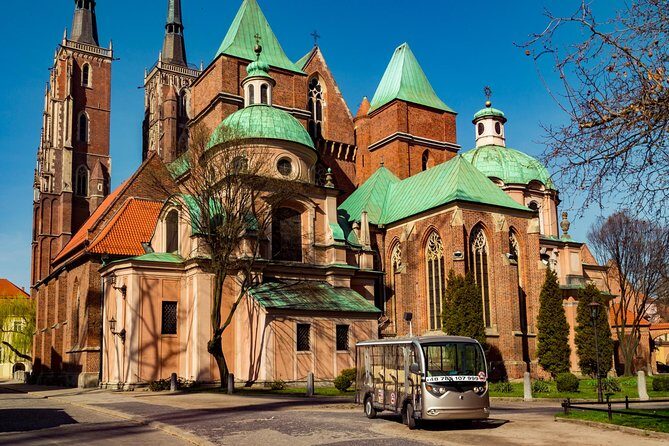 2-Hours Private Electric Car Tour with a Guide, Wroclaw - Discovering Wroclaw in Style and Comfort