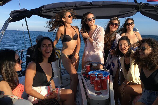 2 Hours Private sailing trip from Barcelona with open bar - Who It’s Best Suited For