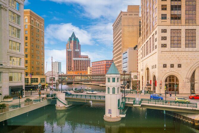 2 Hours Private Tour of Milwaukee Marvels - A Closer Look at the Milwaukee Marvels Tour
