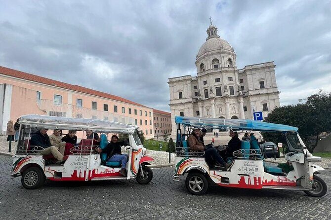 2 Hours Private Tuk Tuk Tour in Lisbon - The Guide’s Role