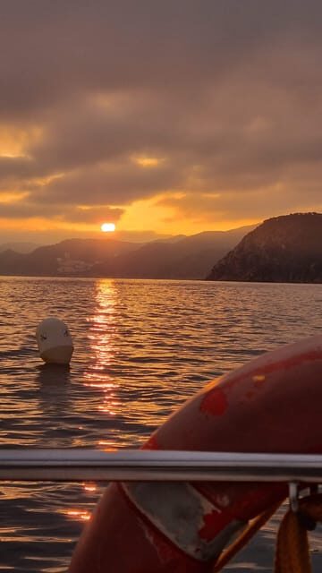 2 hours sunset sailing in a sailboat in Platja d'Aro - The Experience in Detail