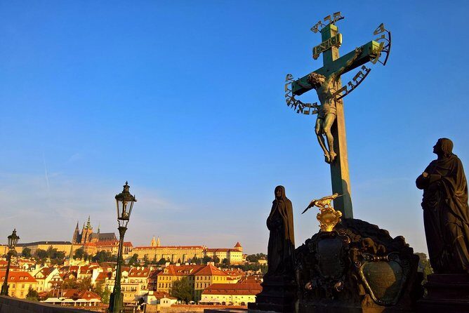 2:5-Hour Walking Tour of Old Town Prague with Boat Ride - Crossing the Iconic Charles Bridge