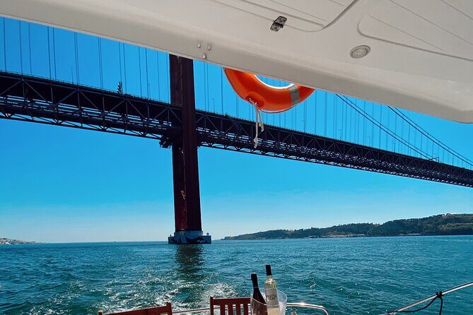 2H Lisbon Private Luxury Catamaran Tour with Welcome Drink - FAQs