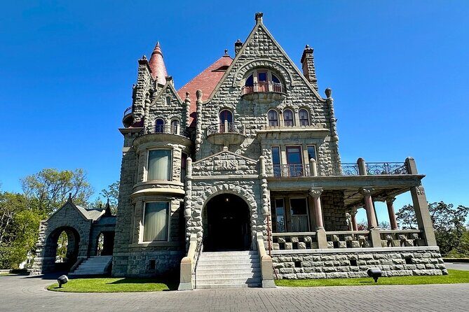 2hr City Highlights Private Tour in Victoria BC - A balanced view: pros and cons