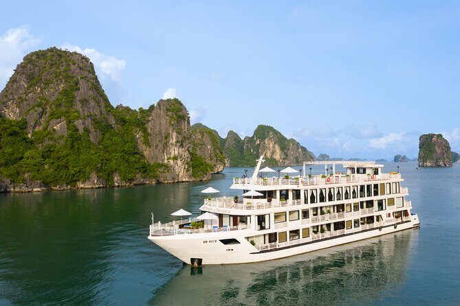 3-Day Hanoi and Halong Tour Including Overnight Cruise - Day 2: Journey to Halong Bay