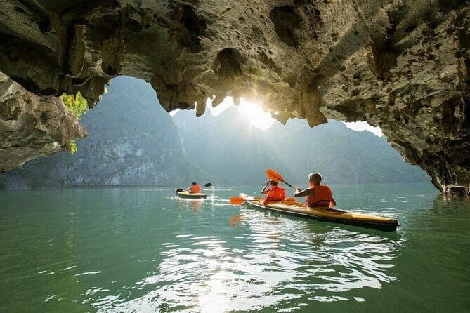 3 Days 2 Nights Explore Bai Tu Long on Private Cruise - Discovering Bai Tu Long on a Private Cruise: A Deep Dive