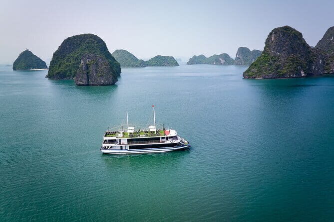3 Days Apple Cruise Discover Halong Bay from Hanoi - An In-Depth Review of the 3 Days Apple Cruise Experience