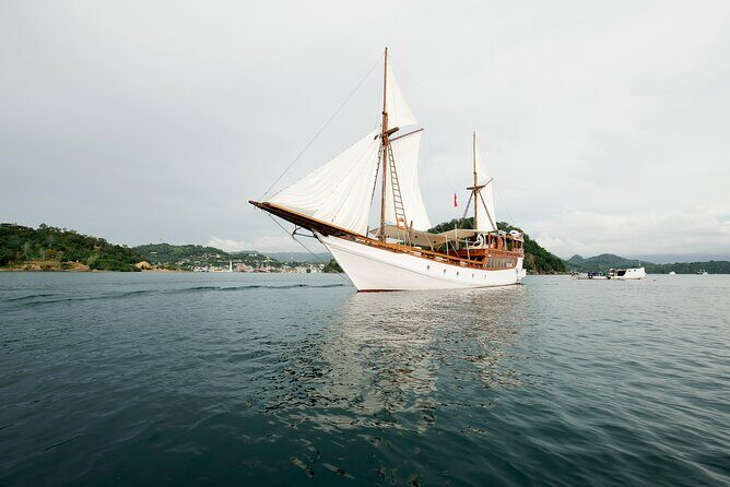 3 Days Deluxe Boat Private Cabin Sailing Trip in Komodo Island - Exploring the Itinerary: What You Can Expect Day by Day