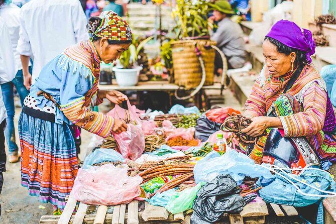 3 days Lao cai - Lung Khau Nhin market - Cao Son - Chay river - Sapa - Who Would Love This Tour?