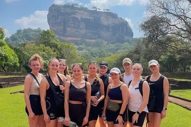 3 Days Tour to Kandy Nuwara Eliya & Sigiriya from Colombo - Day 1: Discovering Kandy’s Sacred and Scenic Spots