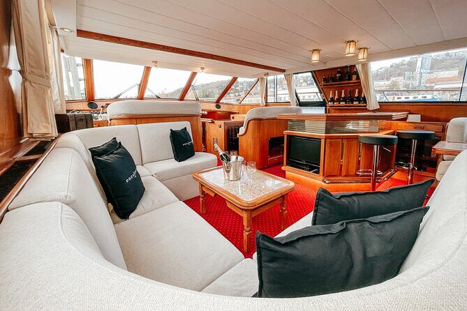 3-hour private cruise in Prague for 10 people - An Overview of the Yacht and Its Features