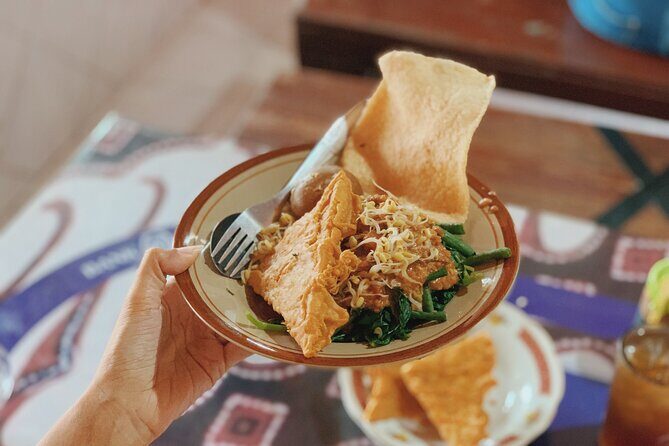 3-Hour Yogyakarta Hidden Food Walking or Cycling Guided Tour - Key Points