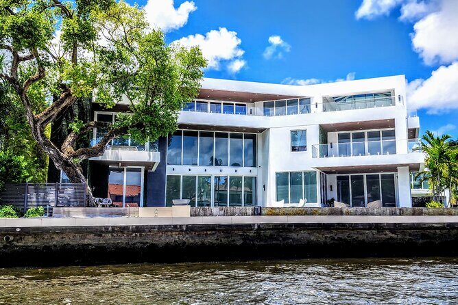 3 hours - Fort Lauderdale Scenic Boat Tour - max 6 pax - Key Points