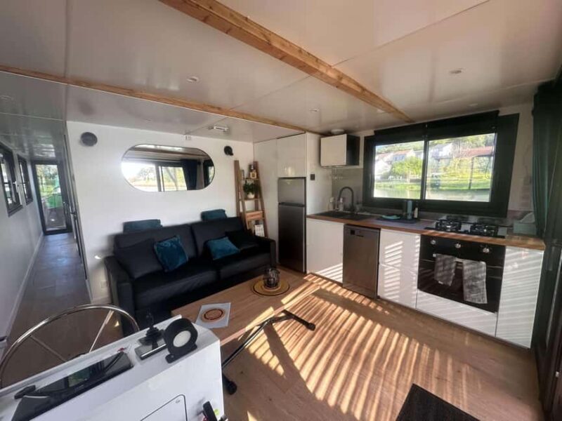 3 Hours Semi Private Solar Boat Cruise in Champagne - FAQs