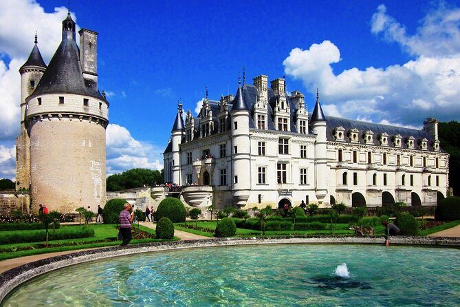 3 Loire Castles Live Guided Small group trip by minivan Winery - FAQ