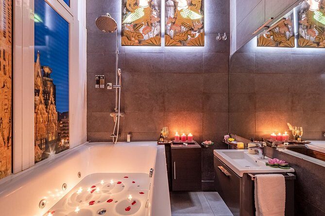 30 min Couple Massage and 30 min Floral Bath at THAI SPA MASSAGE - The Sum Up