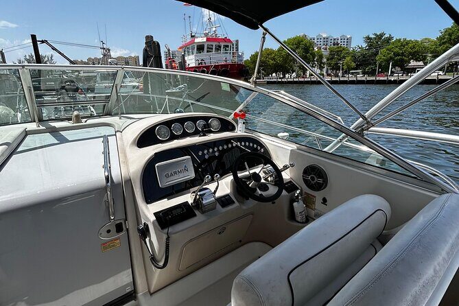 31-foot Miami Private Boat Rental for 12 People - The Sum Up