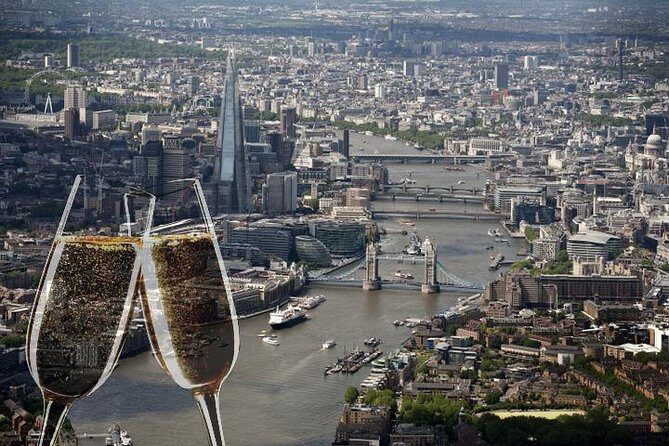 35 minute London Sightseeing Flight for 2 with Champagne - London from the Sky: A 35-Minute Helicopter Flight for Two with Champagne