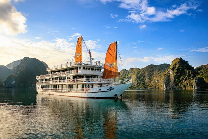 3Day Kayak & Trek to Ha Long Bay and Tamcoc (the 2nd day private) - Key Points