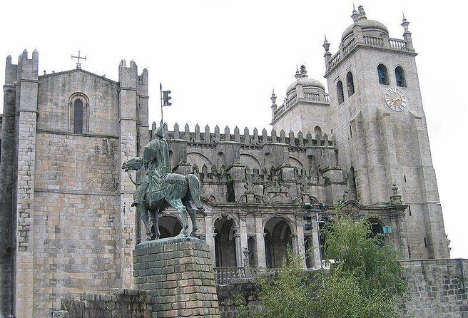 3h30 tour in Porto by Tuk Tuk - Key Points