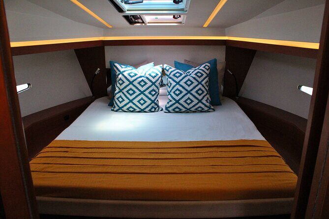 3hr Sunset Yacht Charter - Luxury Jeanneau NC33 - Sightseeing Highlights