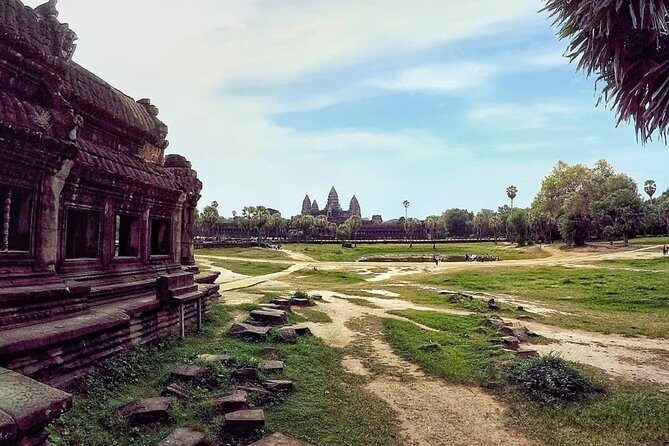 4-Day Tour(The Amazing Face, Jungle of Temple & Holy Clay) - FAQs