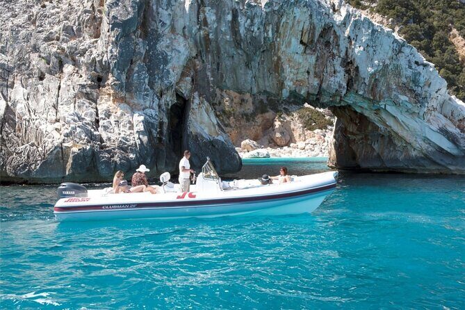 4-hour boat tour of the Amalfi Coast - An In-Depth Look at the Amalfi Coast Boat Tour