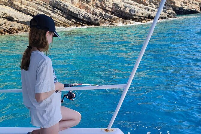 4 Hour Fishing and Swimming Boat Experience in Schisma Eloundas - The Sum Up