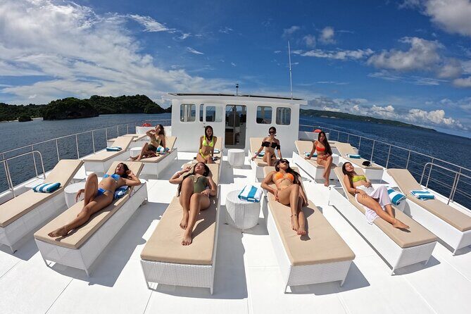4 hours Red Whale Party Yacht in Boracay - Who Should Book This Tour?