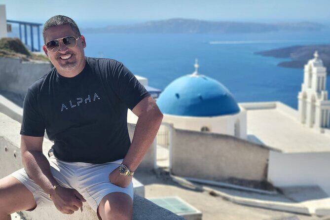 4 hrs PRIVATE island tour and photos, Oia and Blue domes - Firostefani: The Blue Dome Church