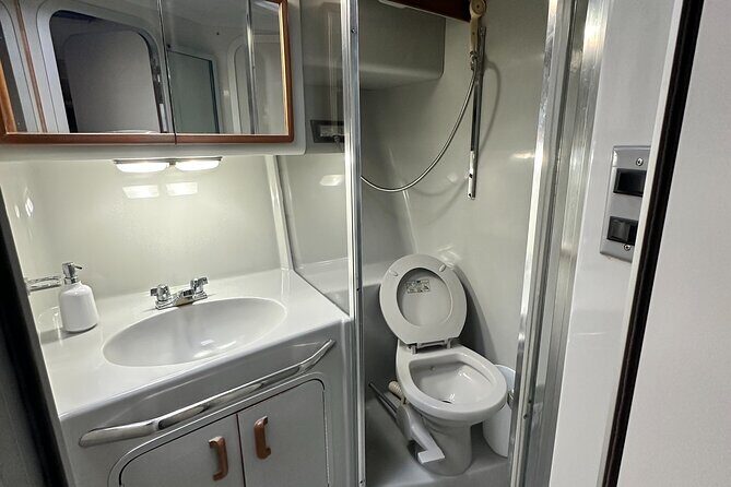 46-foot Private Yacht Rental in Miami - Key Points