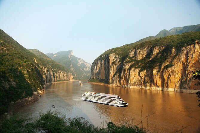 4D3N Yangtze River Cruise:Chongqing to Yichang by Victoria Cruise - Day 4: The Three Gorges Dam and Disembarkation