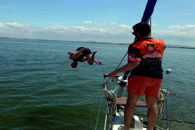 4H Private Sailing Tour with Water Activity (Drinks and BBQ as option) - Key Points