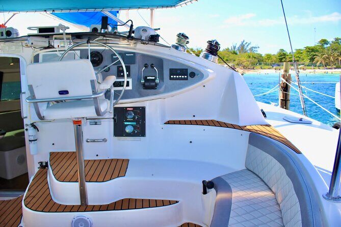 4hrs / 46ft Catamaran Private Charter From Cancun to Isla Mujeres - The Sum Up