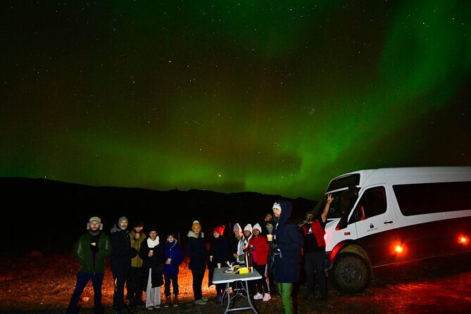 4x4 Minibus Northern Lights with Photo and snacks from Reykjavik - Key Points
