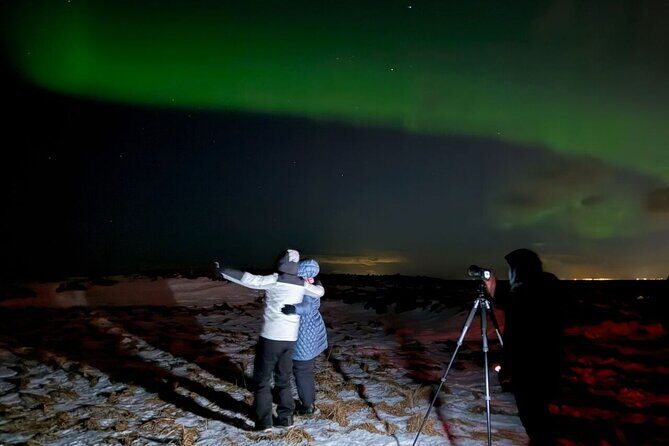 4x4 Minibus Northern Lights with Photo and snacks from Reykjavik - Who Should Book This Tour?