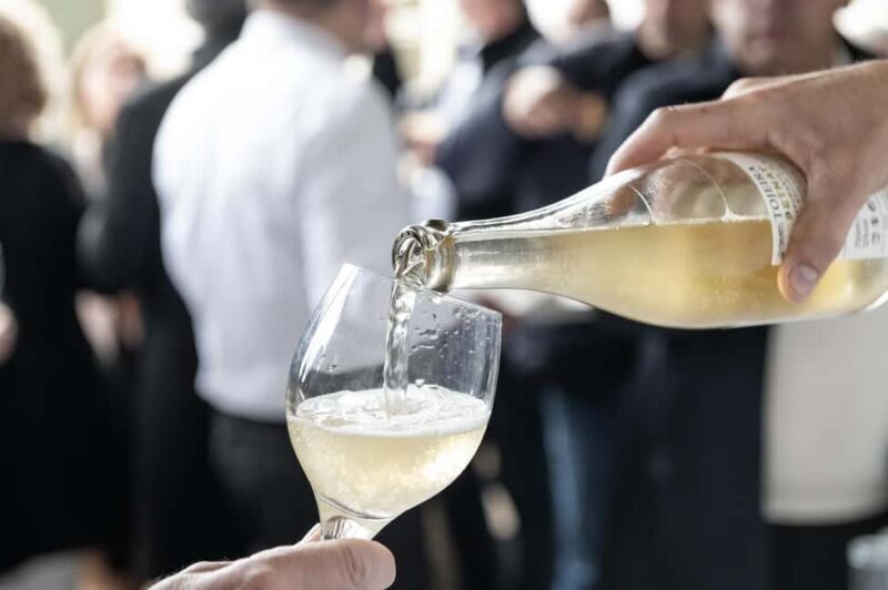 4x4 & Vinho Verde with transportation for the activity - Authentic Portuguese Lunch