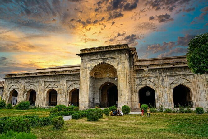 5 Days Kashmir Beauty Tour with Accommodation and Transport - The Value of This Tour
