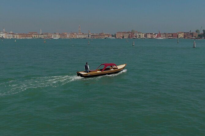 5-Hour Guided Tour of the Magic Islands by Vintage Boat in Venice - An In-Depth Look at the Experience