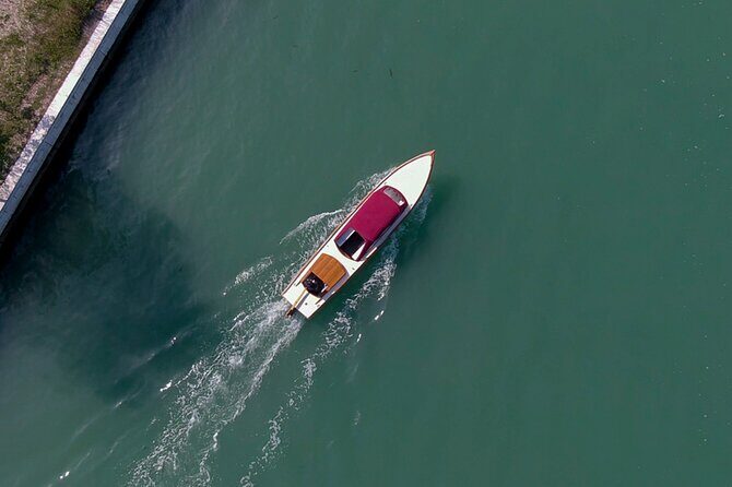 5-Hour Guided Tour of the Magic Islands by Vintage Boat in Venice - Suitability