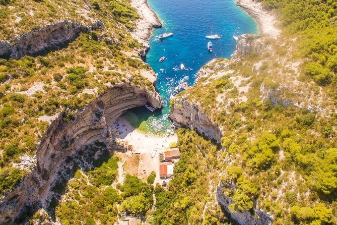 5 islands Private Boat Tour:Blue Cave,Hvar&Pakleni islands - Key Points