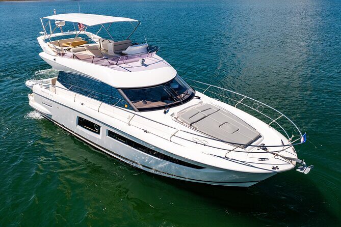 52-feet All Inclusive Flybridge Yacht Rental in Miami - An In-Depth Look at the Yacht Experience