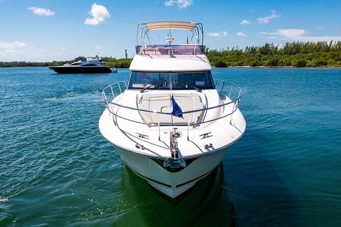 52-feet All Inclusive Flybridge Yacht Rental in Miami - Who Would Love This Experience?