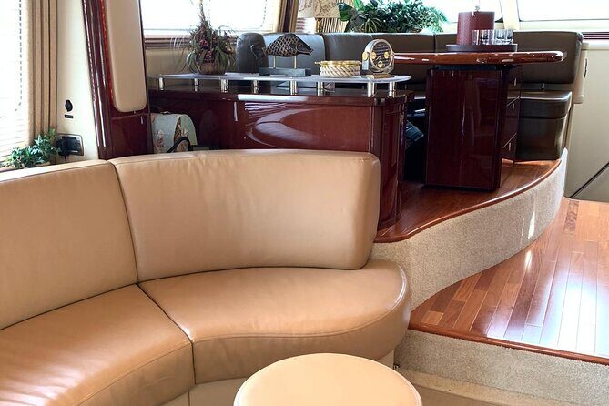 58 ft private tour in Miami, Yatch Rental 4 to 8 hours, 13 people - Key Points
